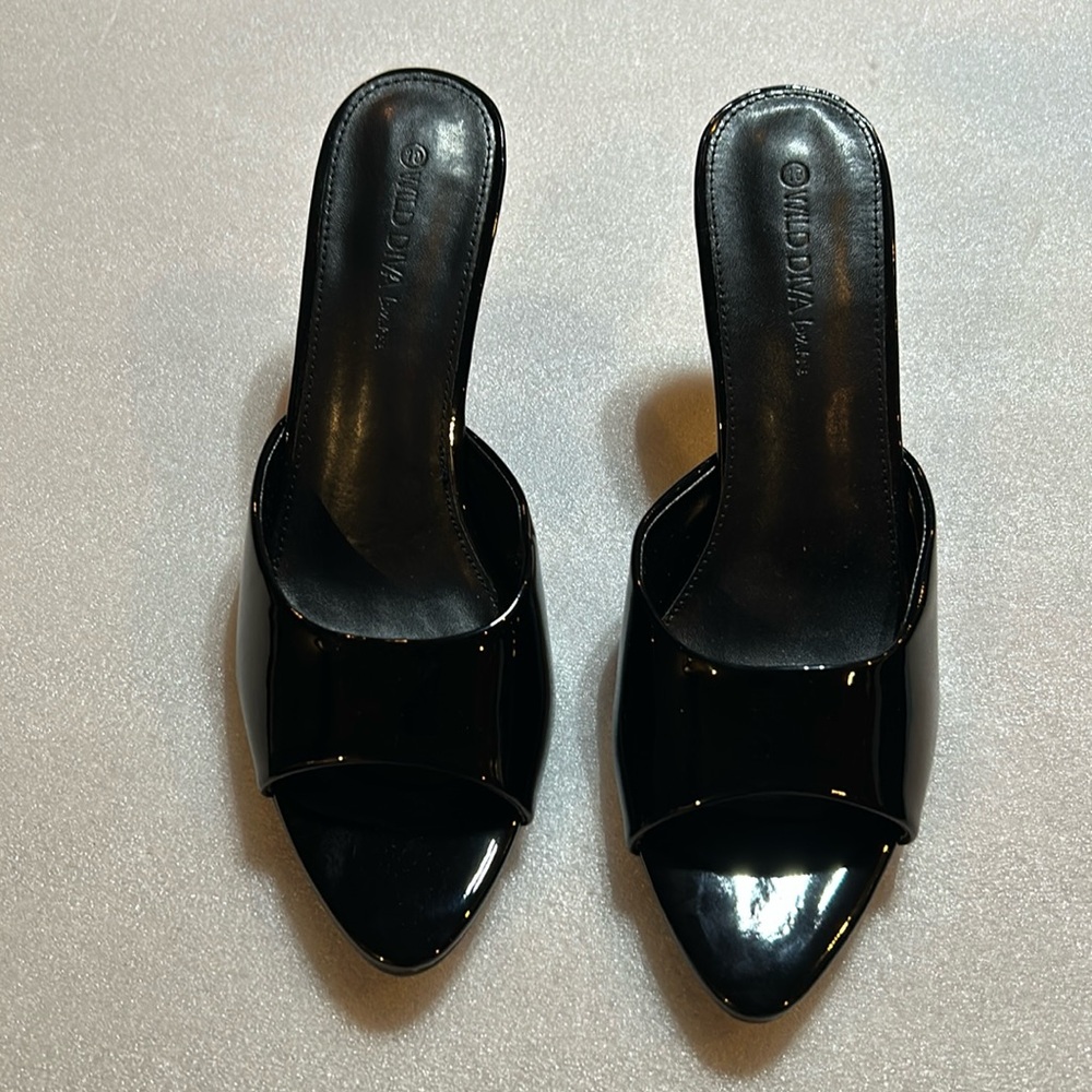 New wild dove patent mules size 10